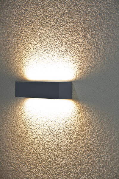 EVN rechteckige LED Leuchte 61x252x62mm 200-240V 18W 517lm 3000K IP65 >80° anthrazit